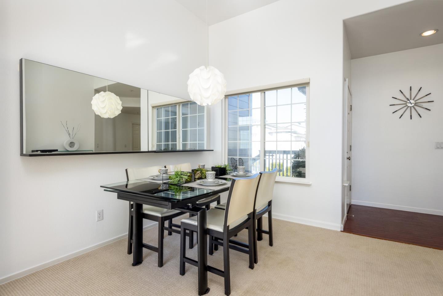 Detail Gallery Image 10 of 27 For 129 Outlook Cir #10,  Pacifica,  CA 94044 - 3 Beds | 2 Baths
