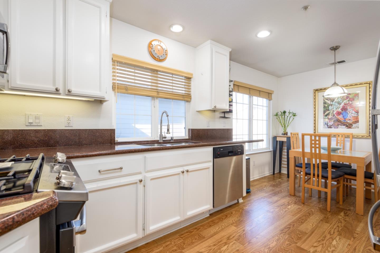 Detail Gallery Image 12 of 27 For 129 Outlook Cir #10,  Pacifica,  CA 94044 - 3 Beds | 2 Baths