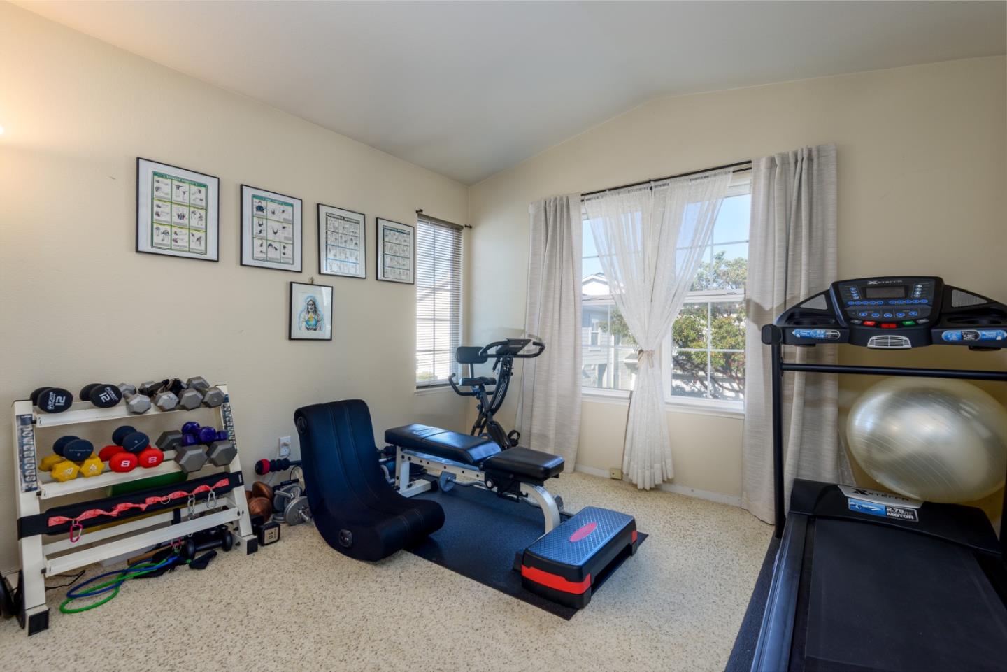 Detail Gallery Image 16 of 27 For 129 Outlook Cir #10,  Pacifica,  CA 94044 - 3 Beds | 2 Baths