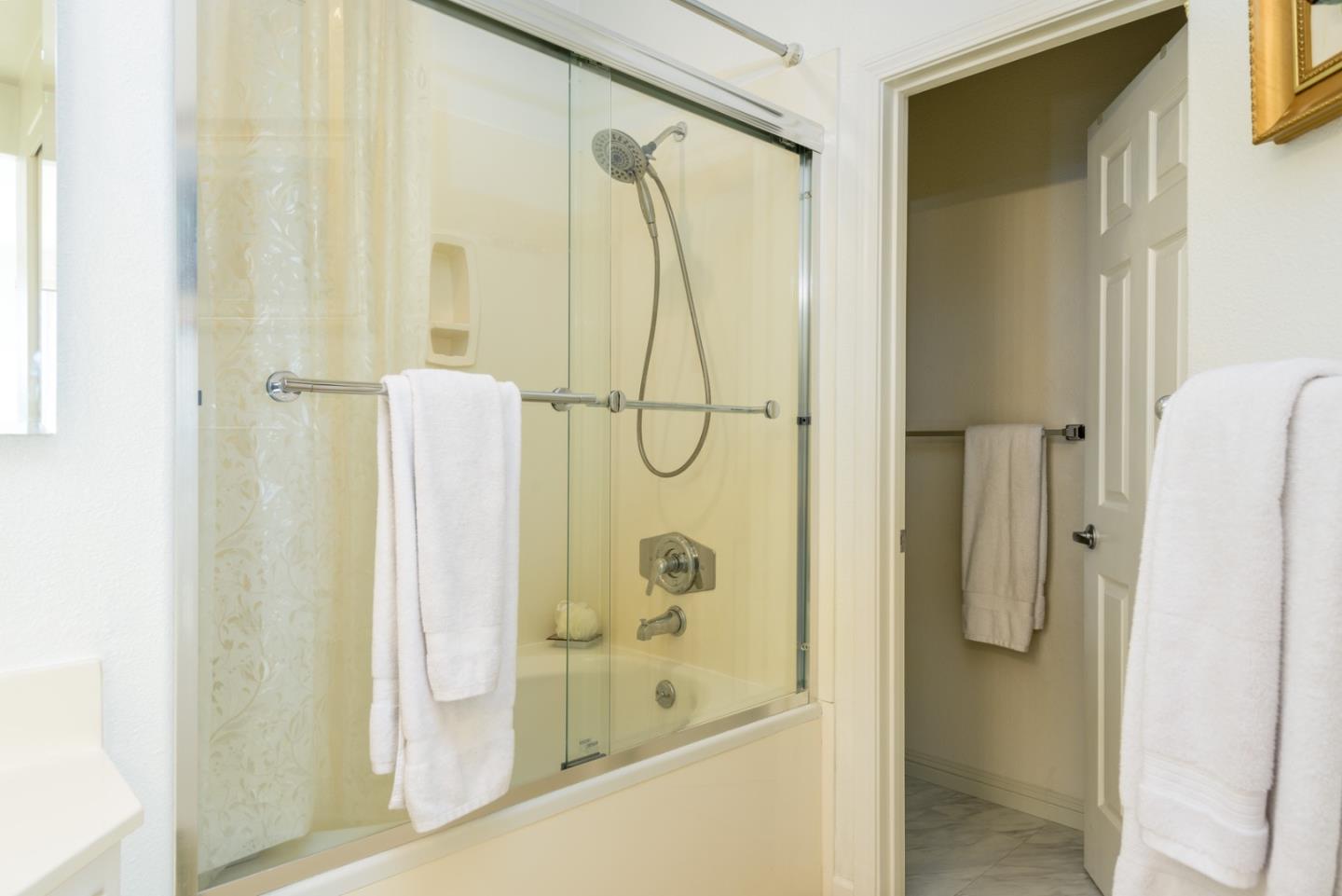 Detail Gallery Image 18 of 27 For 129 Outlook Cir #10,  Pacifica,  CA 94044 - 3 Beds | 2 Baths