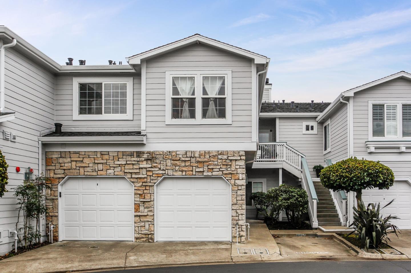 Detail Gallery Image 2 of 27 For 129 Outlook Cir #10,  Pacifica,  CA 94044 - 3 Beds | 2 Baths
