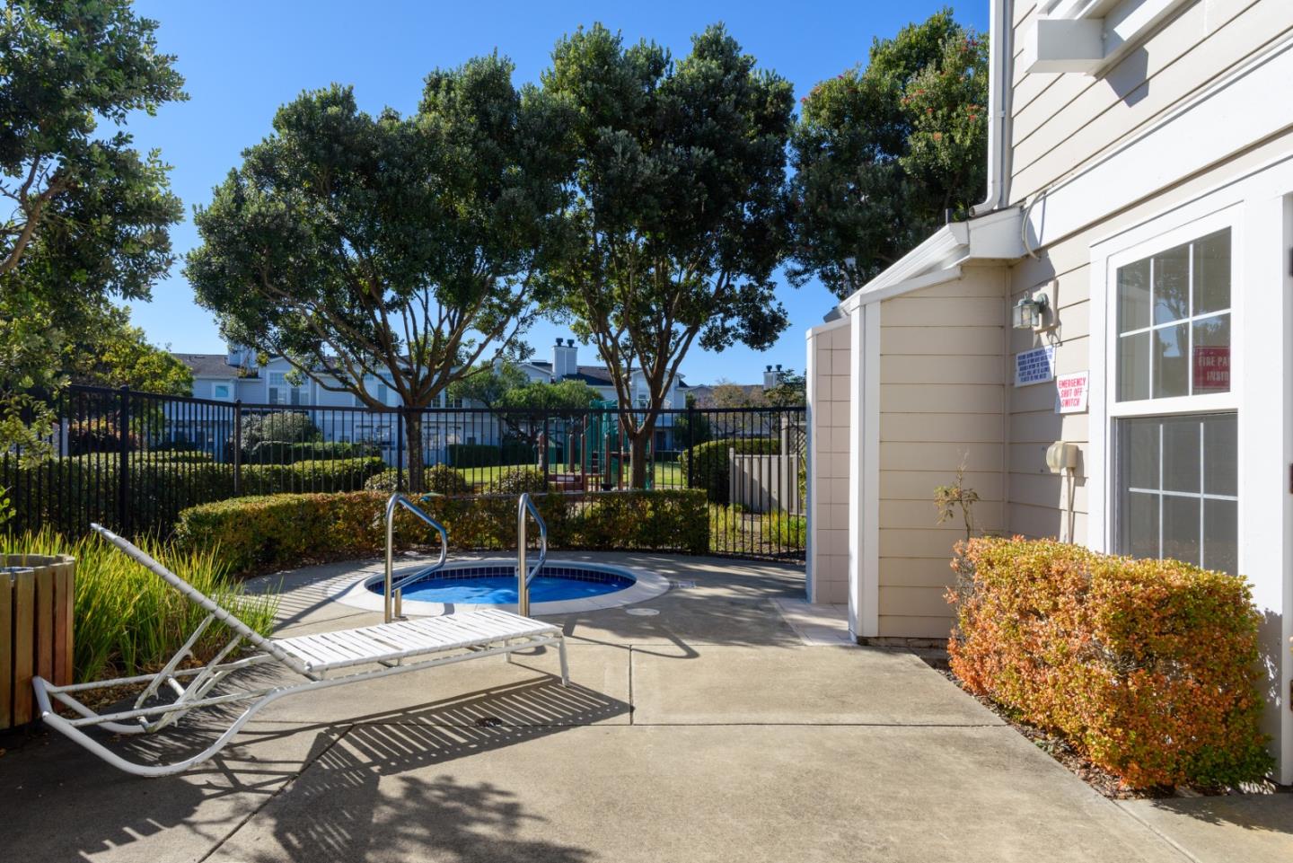 Detail Gallery Image 27 of 27 For 129 Outlook Cir #10,  Pacifica,  CA 94044 - 3 Beds | 2 Baths