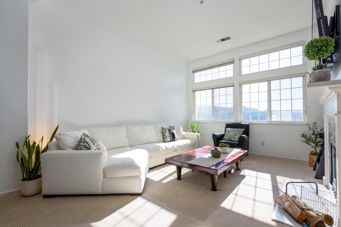 Detail Gallery Image 5 of 27 For 129 Outlook Cir #10,  Pacifica,  CA 94044 - 3 Beds | 2 Baths