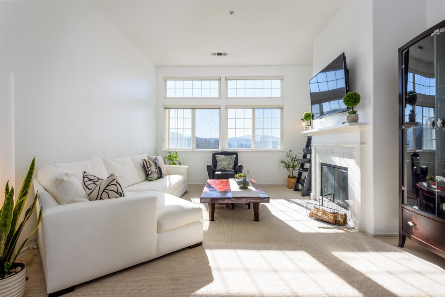 Detail Gallery Image 6 of 27 For 129 Outlook Cir #10,  Pacifica,  CA 94044 - 3 Beds | 2 Baths