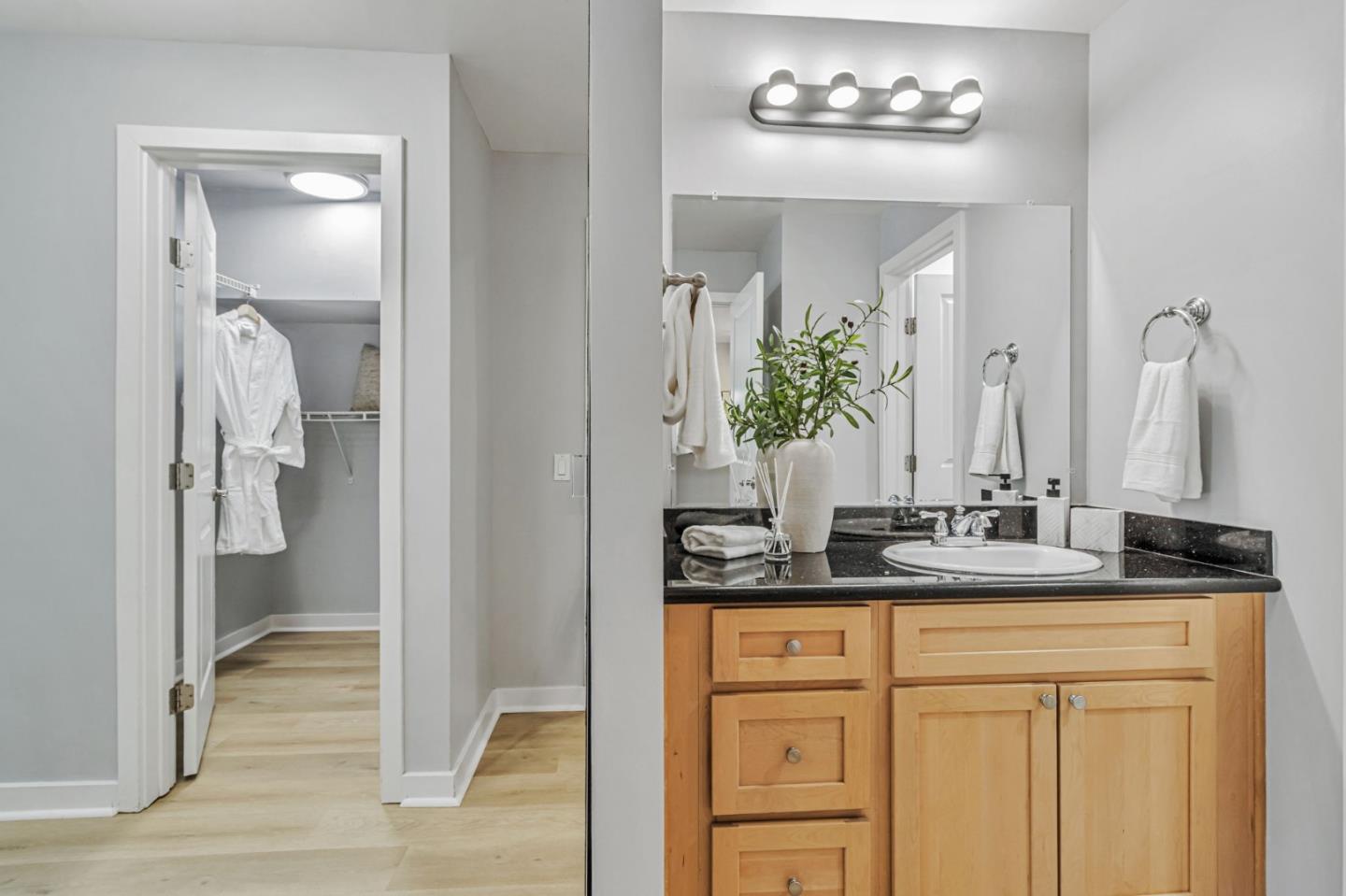 Detail Gallery Image 18 of 41 For 6400 Christie Ave #5408,  Emeryville,  CA 94608 - 2 Beds | 2 Baths