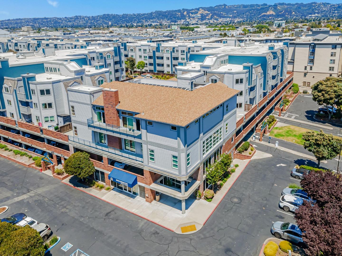 Detail Gallery Image 2 of 41 For 6400 Christie Ave #5408,  Emeryville,  CA 94608 - 2 Beds | 2 Baths