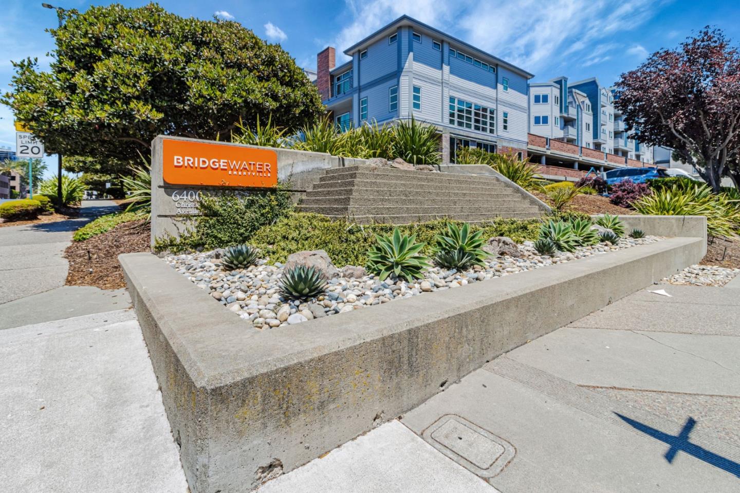 Detail Gallery Image 3 of 41 For 6400 Christie Ave #5408,  Emeryville,  CA 94608 - 2 Beds | 2 Baths