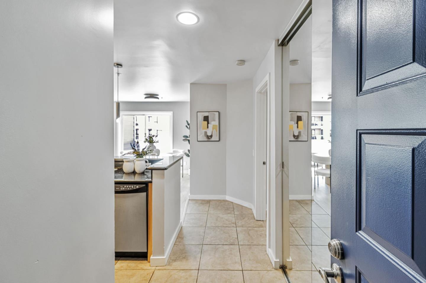 Detail Gallery Image 4 of 41 For 6400 Christie Ave #5408,  Emeryville,  CA 94608 - 2 Beds | 2 Baths