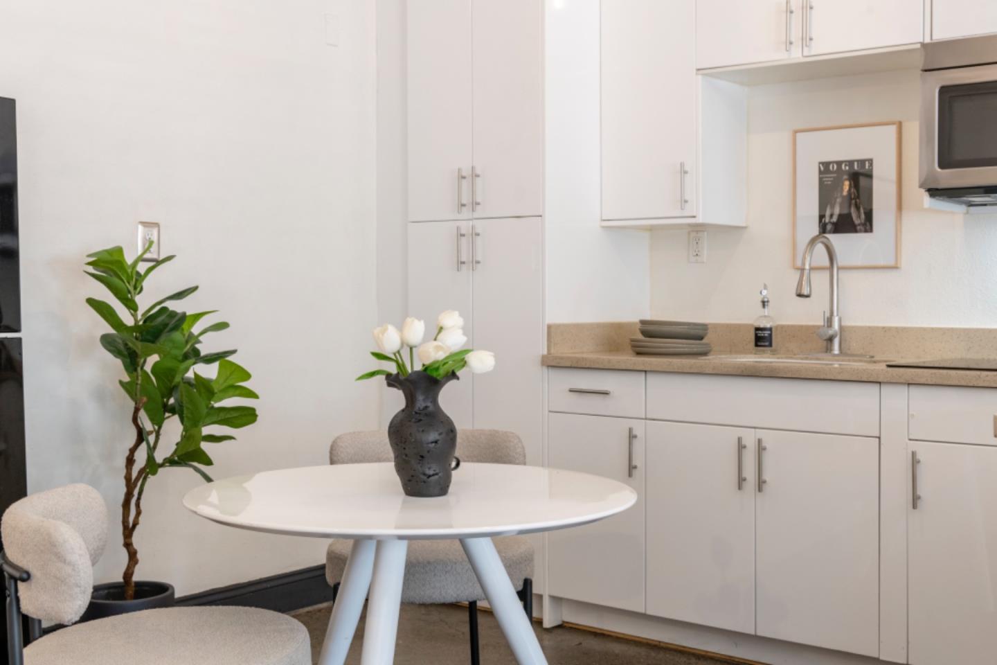 Detail Gallery Image 10 of 22 For 850 W Grand Ave #D,  Oakland,  CA 94607 - 0 Beds | 1 Baths