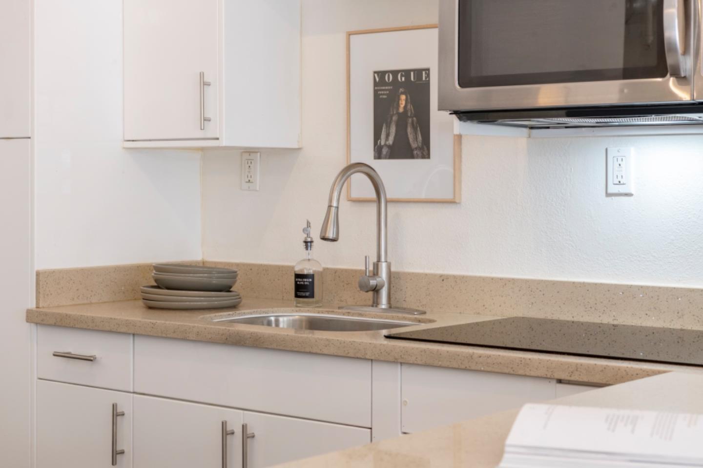 Detail Gallery Image 11 of 22 For 850 W Grand Ave #D,  Oakland,  CA 94607 - 0 Beds | 1 Baths