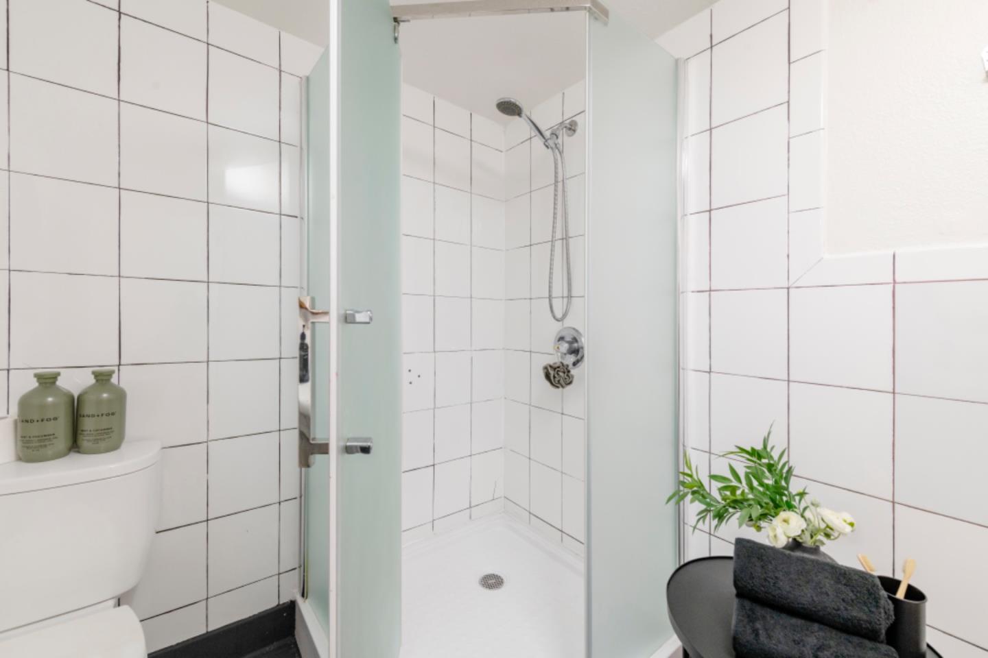 Detail Gallery Image 17 of 22 For 850 W Grand Ave #D,  Oakland,  CA 94607 - 0 Beds | 1 Baths