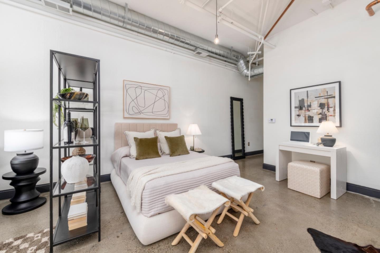 Detail Gallery Image 4 of 22 For 850 W Grand Ave #D,  Oakland,  CA 94607 - 0 Beds | 1 Baths