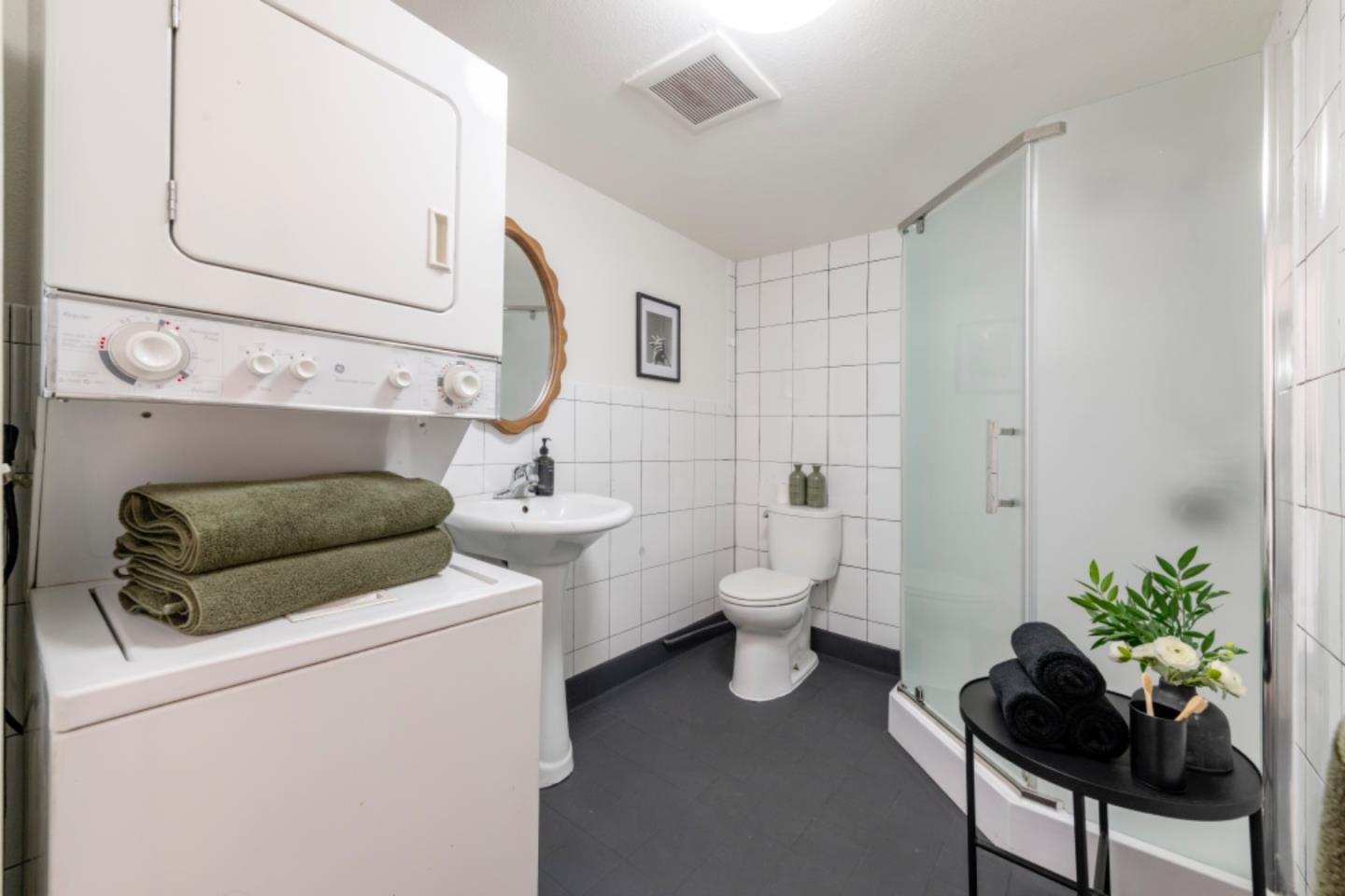 Detail Gallery Image 5 of 22 For 850 W Grand Ave #D,  Oakland,  CA 94607 - 0 Beds | 1 Baths