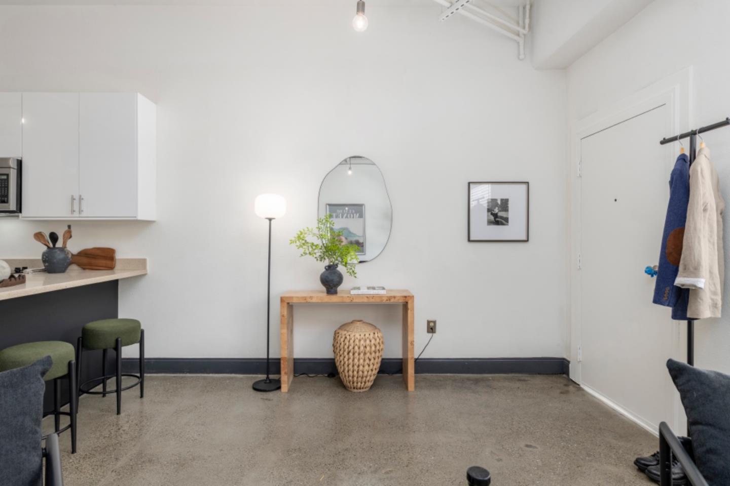 Detail Gallery Image 9 of 22 For 850 W Grand Ave #D,  Oakland,  CA 94607 - 0 Beds | 1 Baths