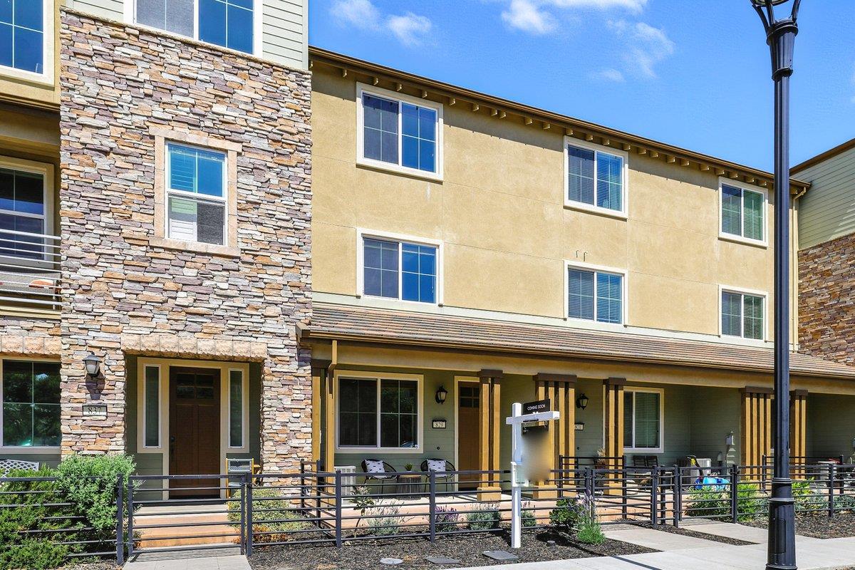 Detail Gallery Image 1 of 53 For 829 Blue Opal Dr, San Jose,  CA 95123 - 3 Beds | 3/1 Baths