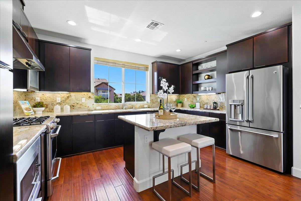Detail Gallery Image 10 of 53 For 829 Blue Opal Dr, San Jose,  CA 95123 - 3 Beds | 3/1 Baths