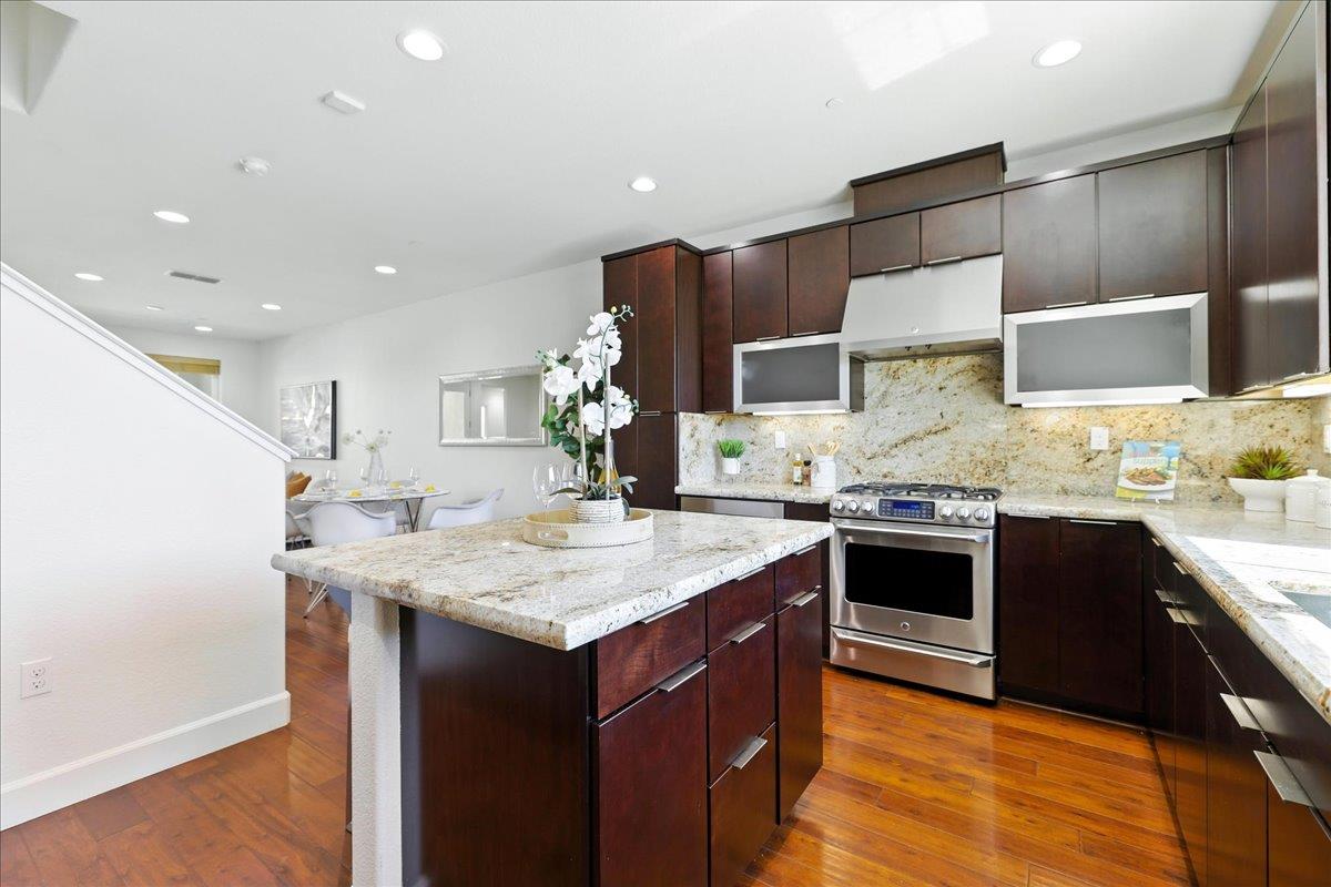Detail Gallery Image 11 of 53 For 829 Blue Opal Dr, San Jose,  CA 95123 - 3 Beds | 3/1 Baths