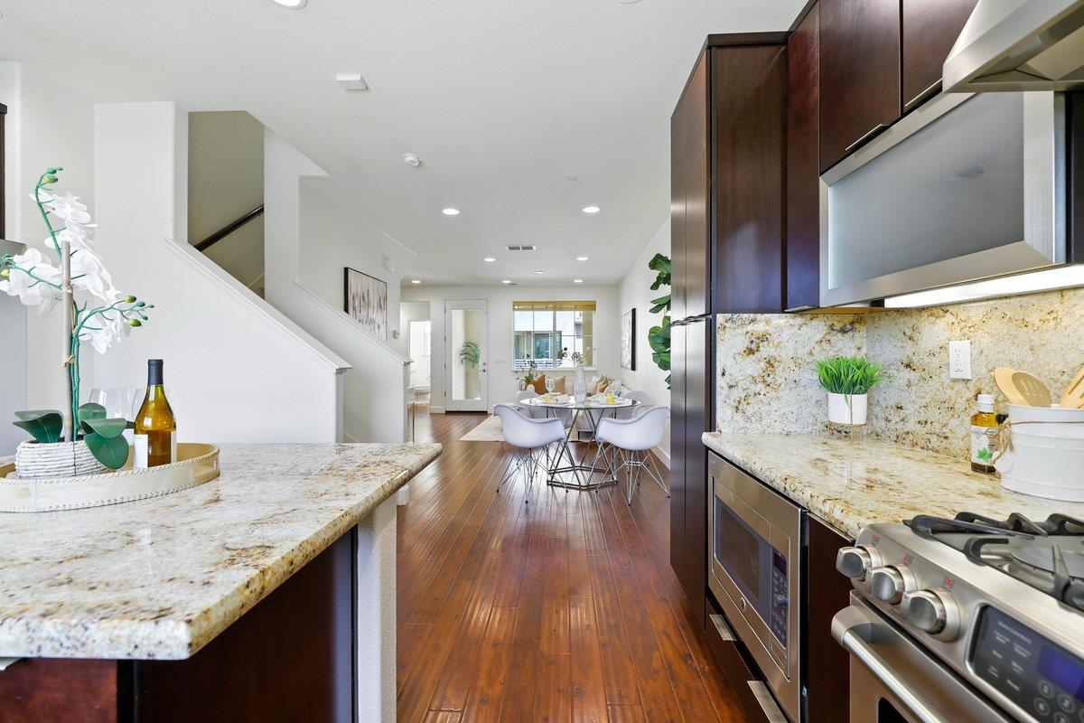 Detail Gallery Image 13 of 53 For 829 Blue Opal Dr, San Jose,  CA 95123 - 3 Beds | 3/1 Baths