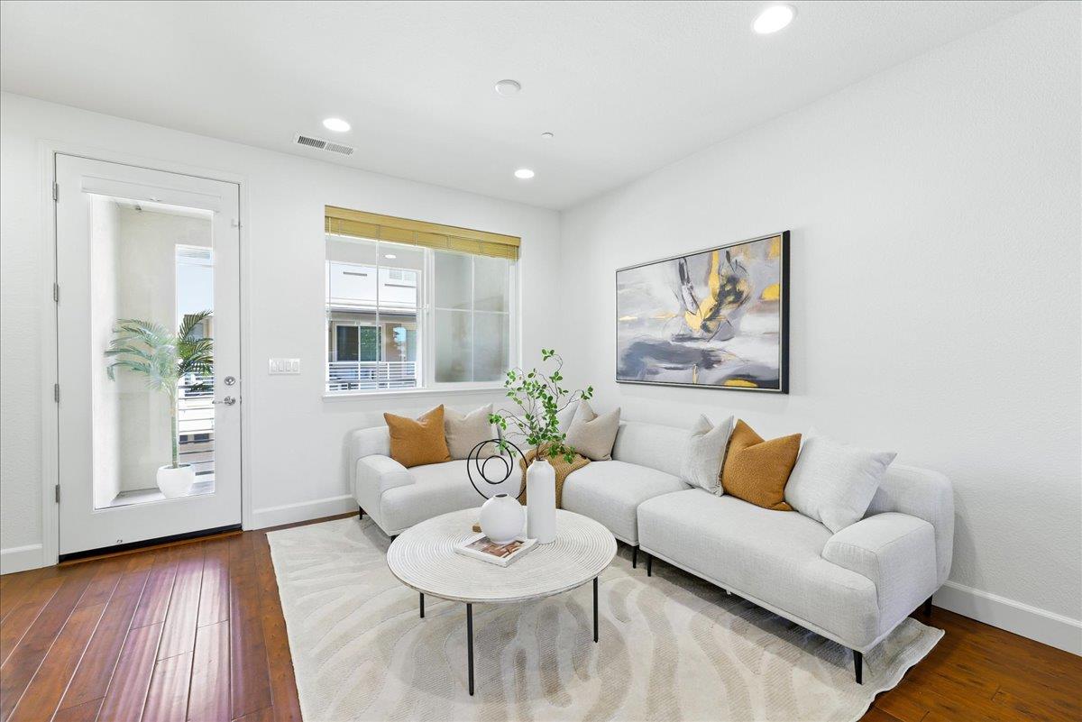 Detail Gallery Image 5 of 53 For 829 Blue Opal Dr, San Jose,  CA 95123 - 3 Beds | 3/1 Baths