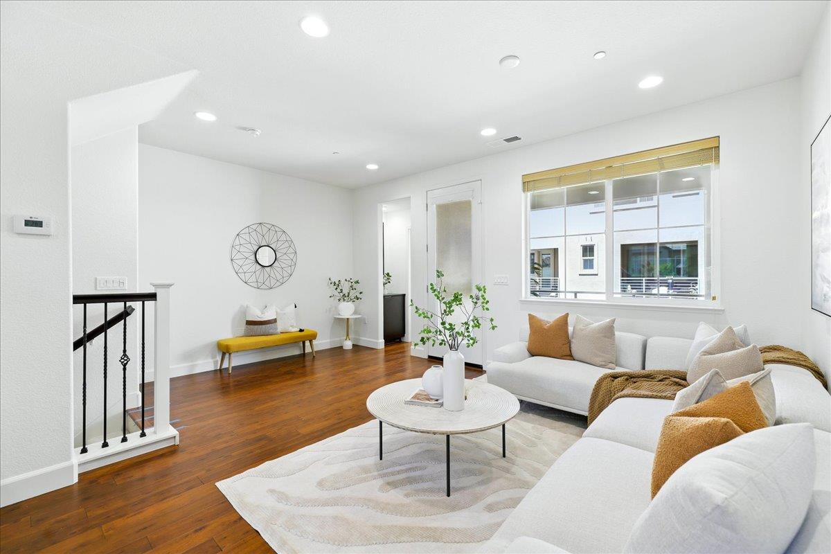 Detail Gallery Image 6 of 53 For 829 Blue Opal Dr, San Jose,  CA 95123 - 3 Beds | 3/1 Baths