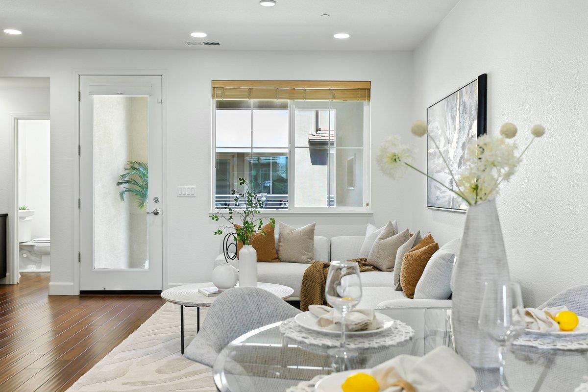 Detail Gallery Image 8 of 53 For 829 Blue Opal Dr, San Jose,  CA 95123 - 3 Beds | 3/1 Baths