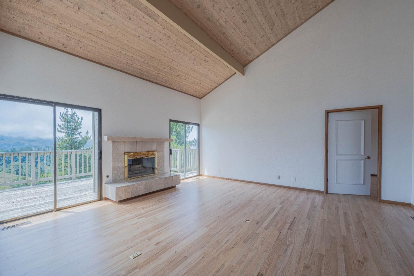 Detail Gallery Image 10 of 40 For 3587 Eastfield Ct, Carmel,  CA 93923 - 3 Beds | 2/1 Baths