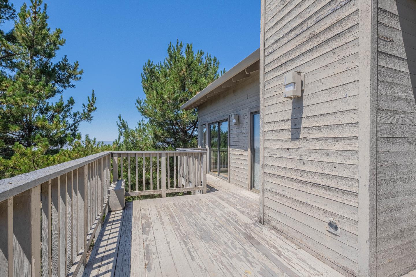 Detail Gallery Image 12 of 40 For 3587 Eastfield Ct, Carmel,  CA 93923 - 3 Beds | 2/1 Baths