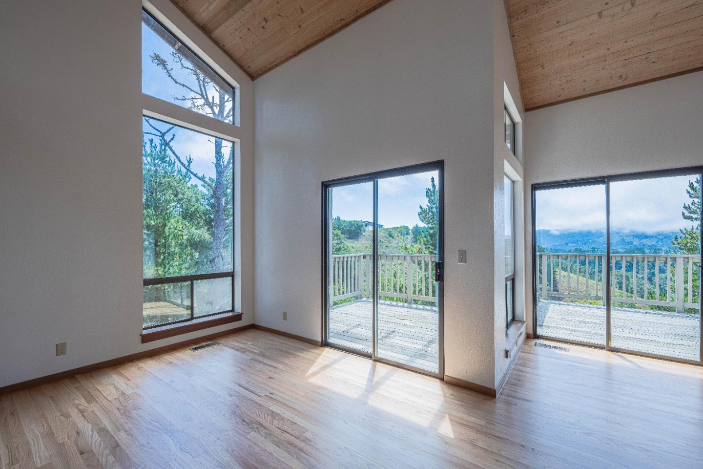 Detail Gallery Image 14 of 40 For 3587 Eastfield Ct, Carmel,  CA 93923 - 3 Beds | 2/1 Baths