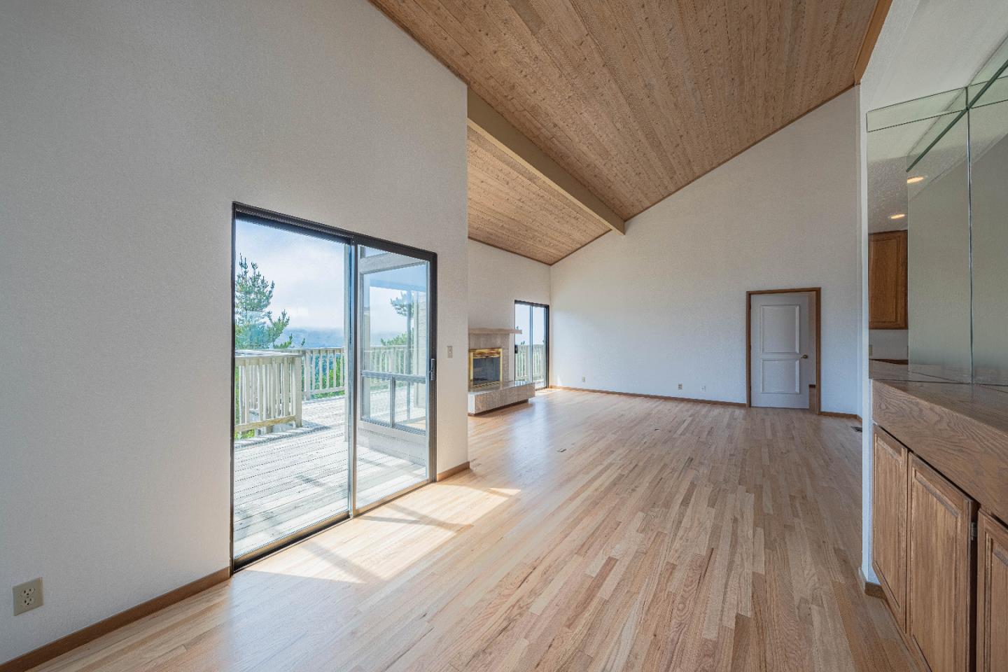 Detail Gallery Image 16 of 40 For 3587 Eastfield Ct, Carmel,  CA 93923 - 3 Beds | 2/1 Baths