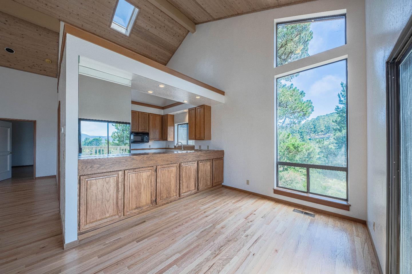 Detail Gallery Image 17 of 40 For 3587 Eastfield Ct, Carmel,  CA 93923 - 3 Beds | 2/1 Baths