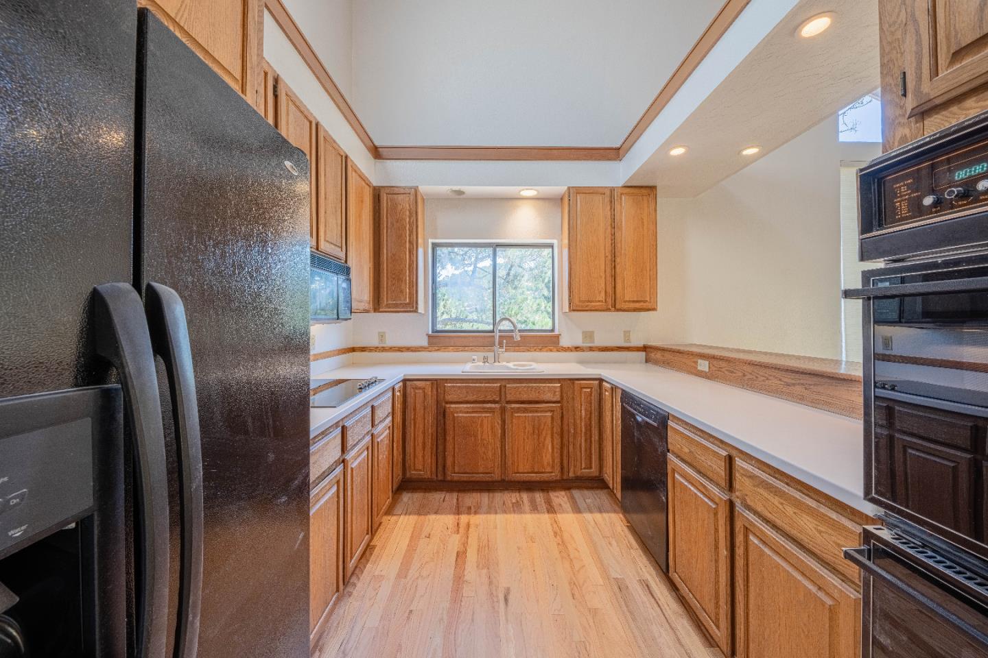 Detail Gallery Image 18 of 40 For 3587 Eastfield Ct, Carmel,  CA 93923 - 3 Beds | 2/1 Baths
