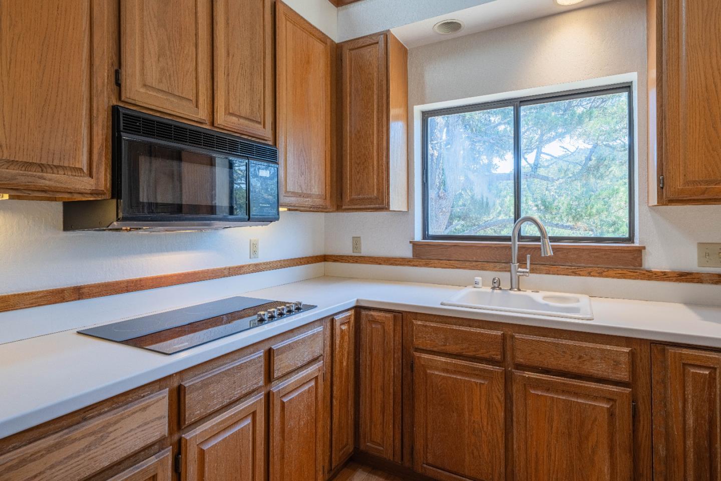 Detail Gallery Image 19 of 40 For 3587 Eastfield Ct, Carmel,  CA 93923 - 3 Beds | 2/1 Baths