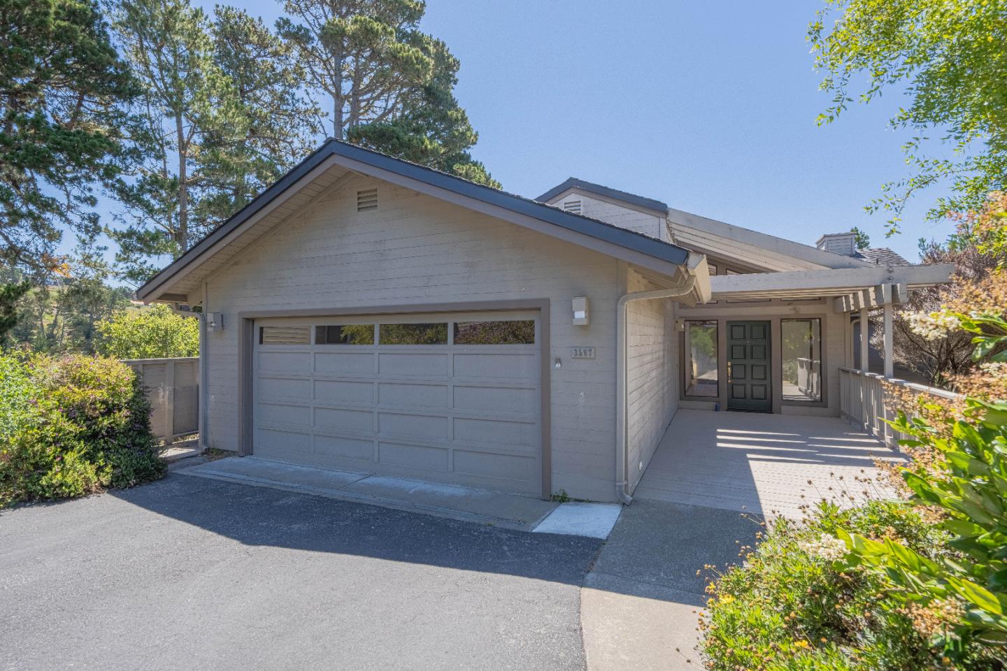 Detail Gallery Image 2 of 40 For 3587 Eastfield Ct, Carmel,  CA 93923 - 3 Beds | 2/1 Baths