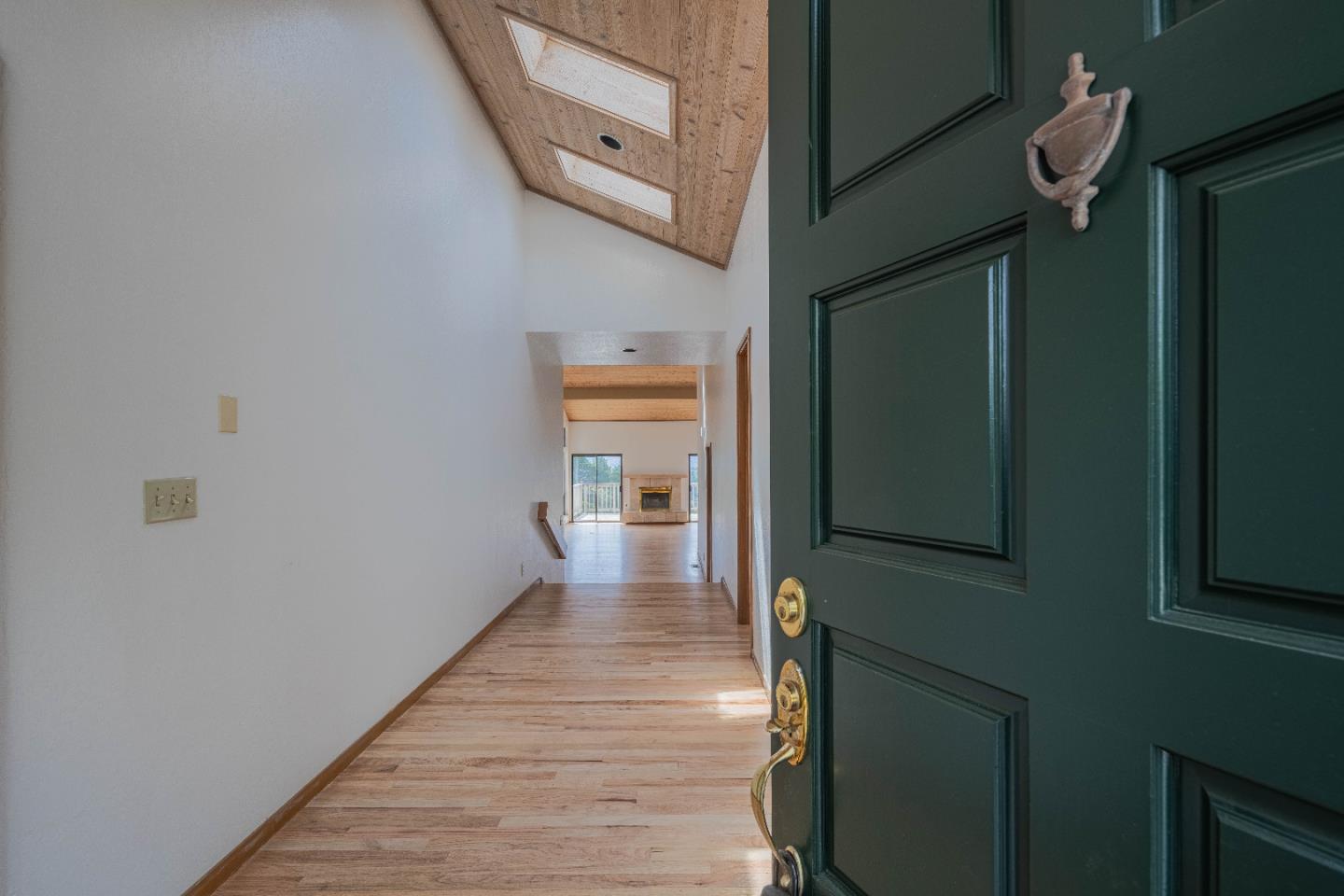 Detail Gallery Image 5 of 40 For 3587 Eastfield Ct, Carmel,  CA 93923 - 3 Beds | 2/1 Baths