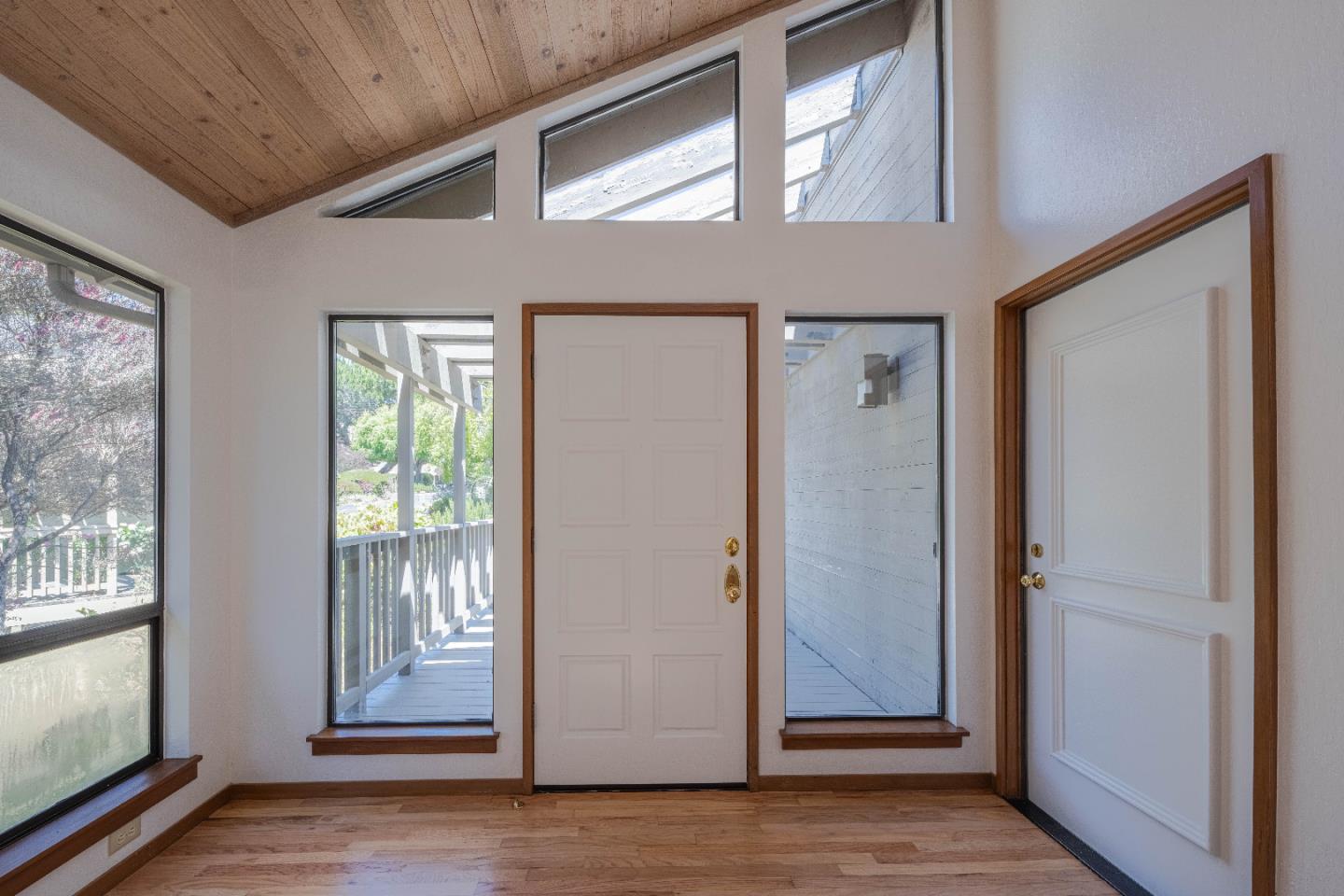 Detail Gallery Image 6 of 40 For 3587 Eastfield Ct, Carmel,  CA 93923 - 3 Beds | 2/1 Baths