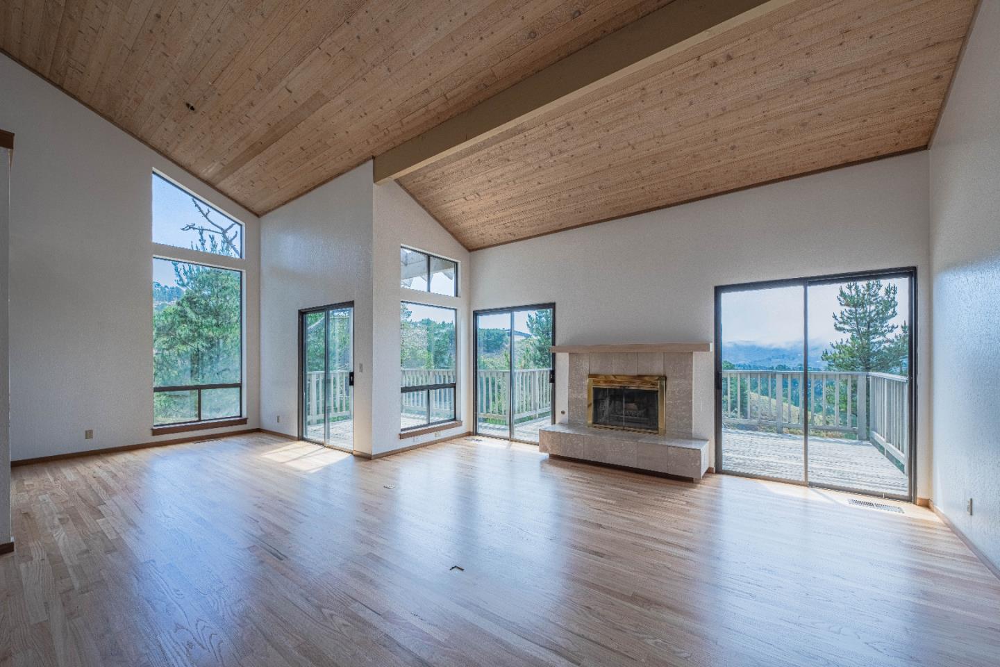Detail Gallery Image 8 of 40 For 3587 Eastfield Ct, Carmel,  CA 93923 - 3 Beds | 2/1 Baths