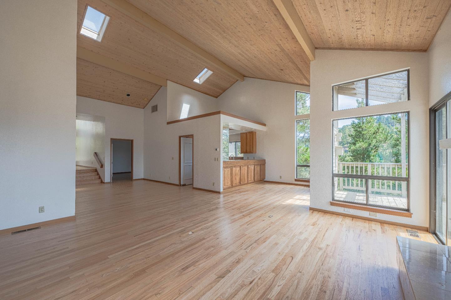 Detail Gallery Image 9 of 40 For 3587 Eastfield Ct, Carmel,  CA 93923 - 3 Beds | 2/1 Baths