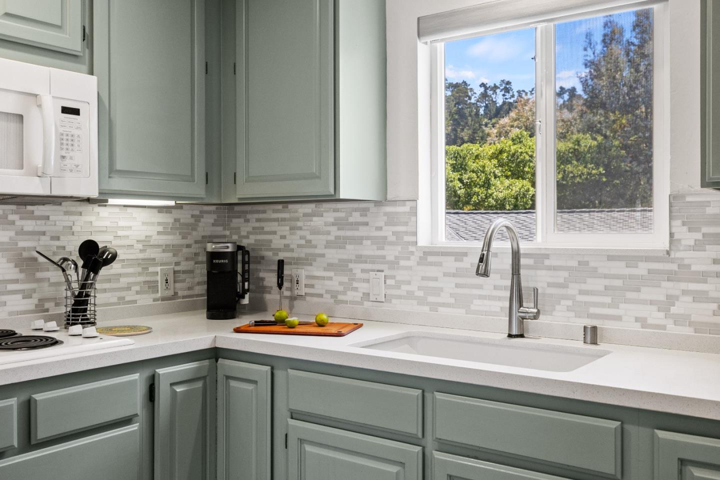 Detail Gallery Image 10 of 42 For 35 via Castanada, Monterey,  CA 93940 - 4 Beds | 4 Baths