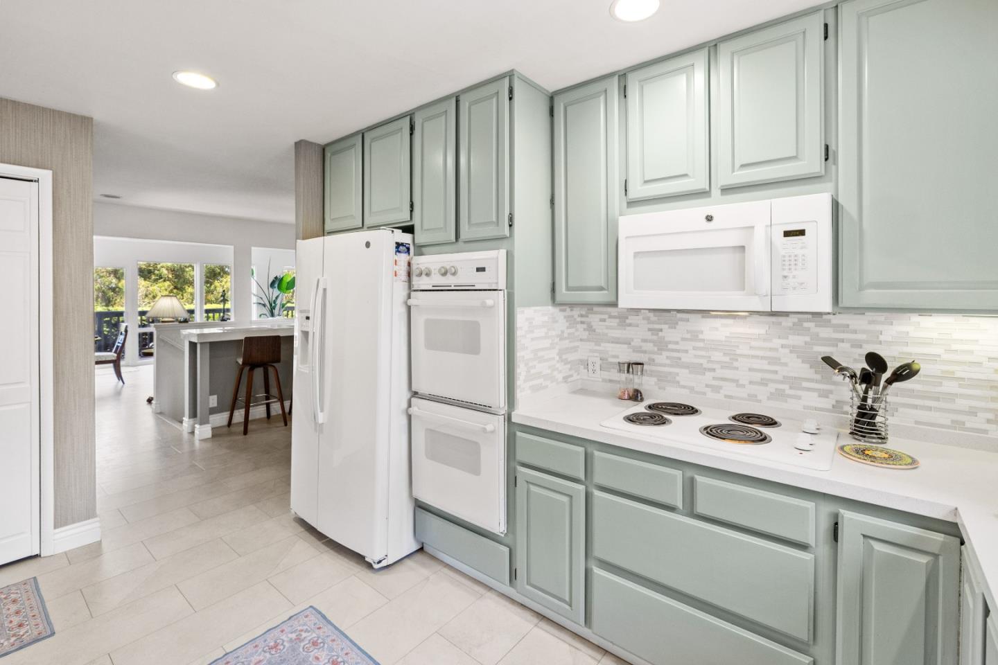 Detail Gallery Image 11 of 42 For 35 via Castanada, Monterey,  CA 93940 - 4 Beds | 4 Baths