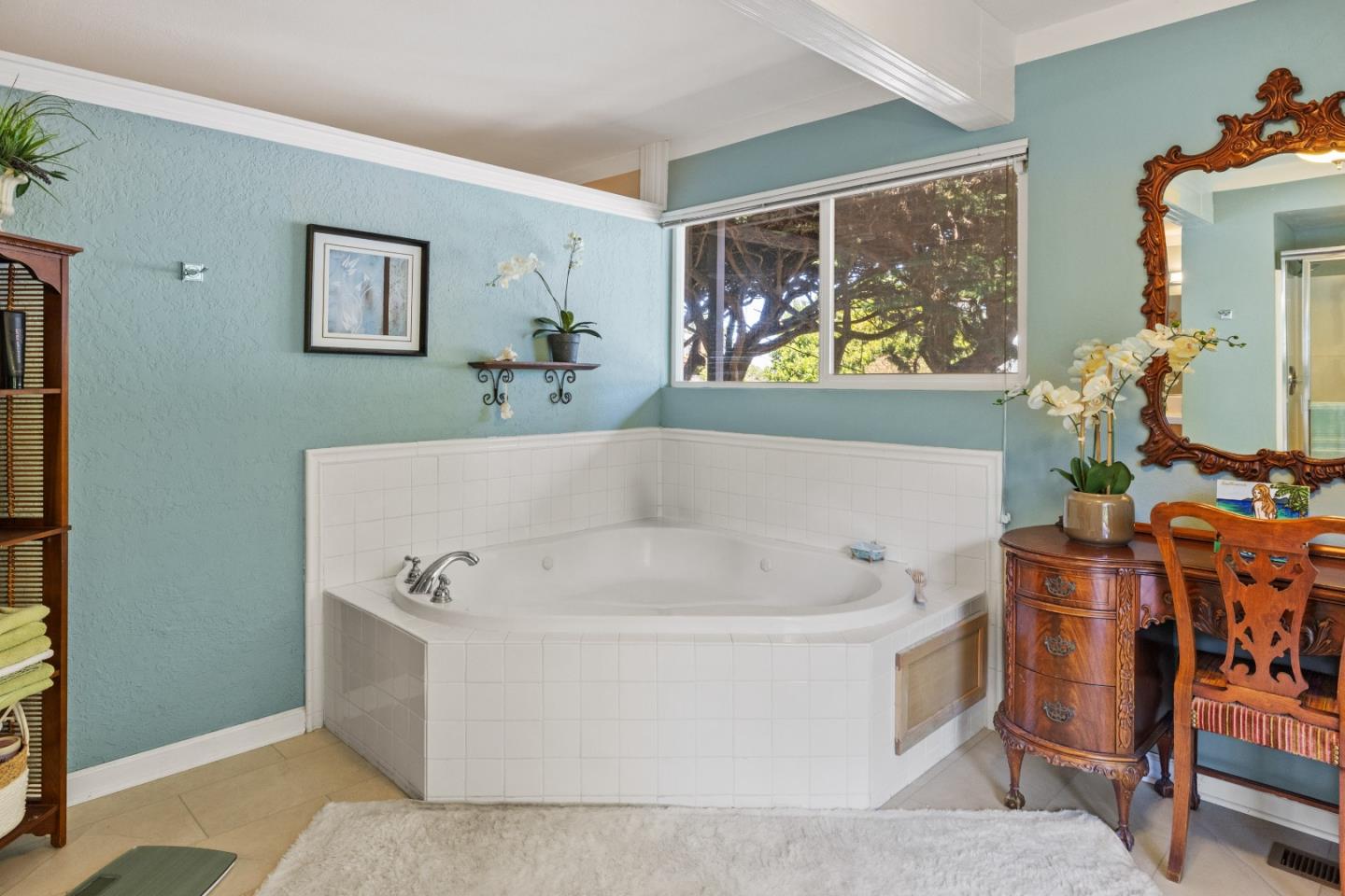 Detail Gallery Image 21 of 42 For 35 via Castanada, Monterey,  CA 93940 - 4 Beds | 4 Baths