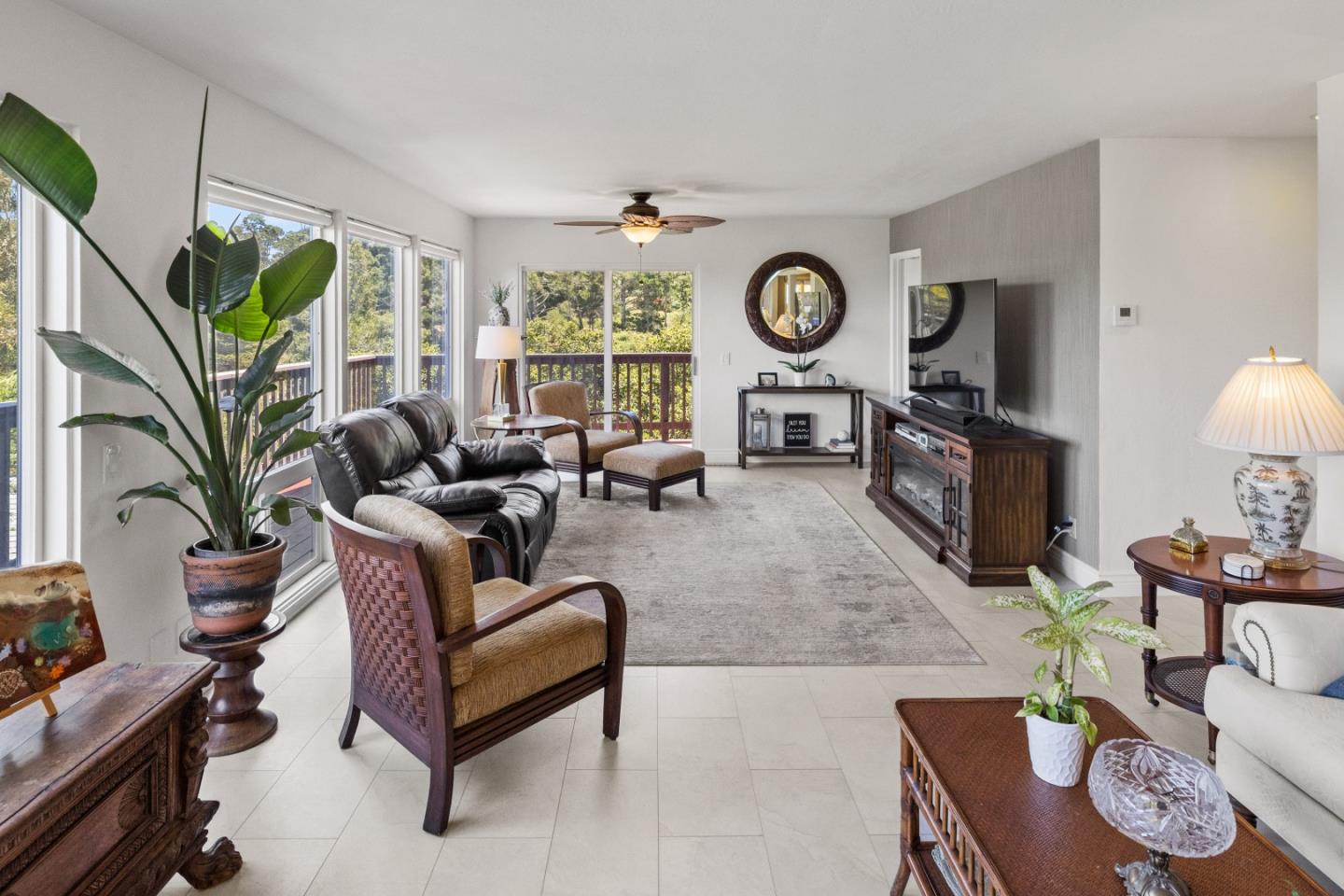 Detail Gallery Image 5 of 42 For 35 via Castanada, Monterey,  CA 93940 - 4 Beds | 4 Baths