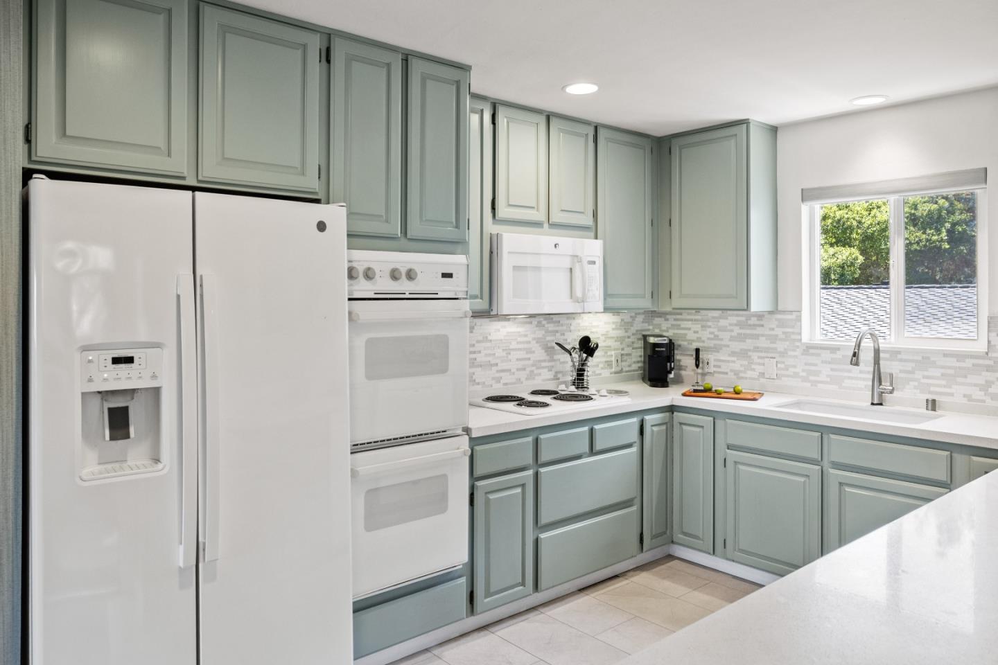 Detail Gallery Image 8 of 42 For 35 via Castanada, Monterey,  CA 93940 - 4 Beds | 4 Baths