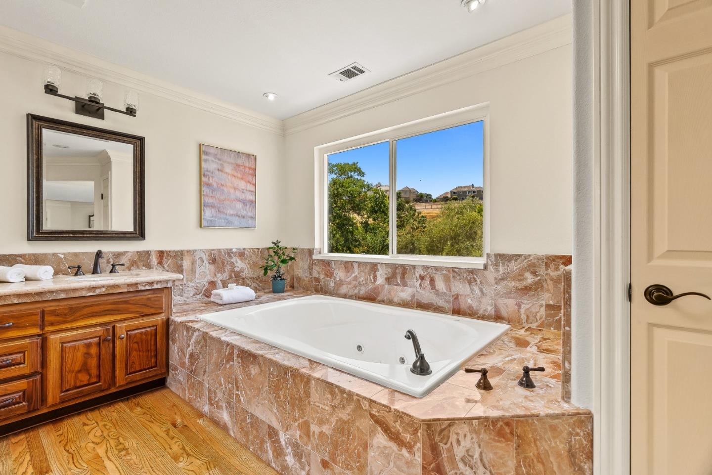 Detail Gallery Image 27 of 61 For 4105 Grant Ct, Pleasanton,  CA 94566 - 5 Beds | 3/1 Baths