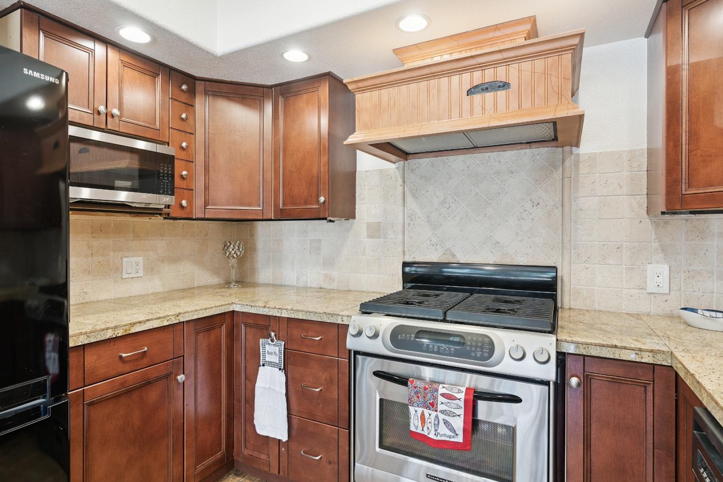 Detail Gallery Image 10 of 20 For 5525 Scotts Valley Dr #11,  Scotts Valley,  CA 95066 - 2 Beds | 1/1 Baths