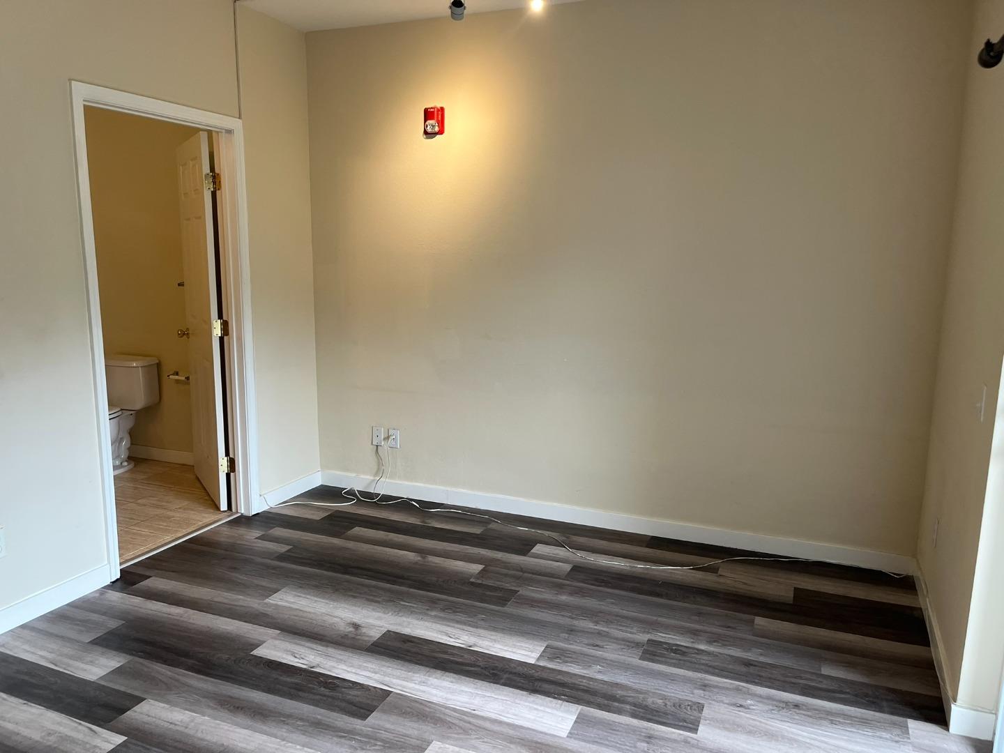 Detail Gallery Image 8 of 10 For 513 Callippe Ct, Brisbane,  CA 94005 - 2 Beds | 2 Baths