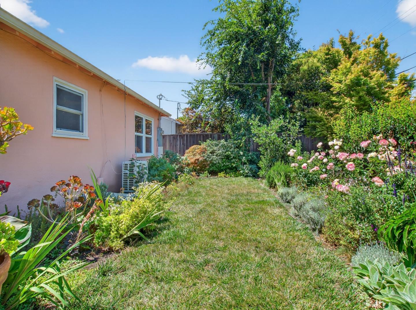 Detail Gallery Image 25 of 36 For 2155 Peachtree Ln, San Jose,  CA 95128 - 2 Beds | 1 Baths