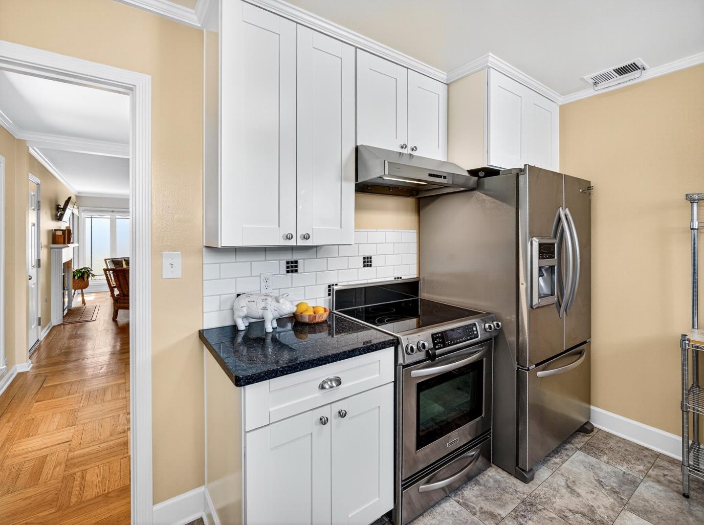Detail Gallery Image 4 of 36 For 2155 Peachtree Ln, San Jose,  CA 95128 - 2 Beds | 1 Baths