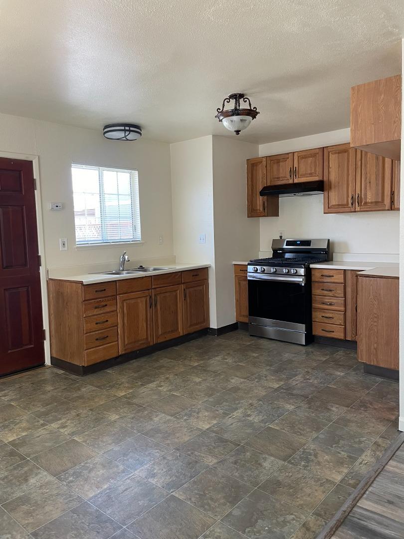 Detail Gallery Image 6 of 24 For 1752 Beech St, Santa Clara,  CA 95054 - 3 Beds | 2 Baths