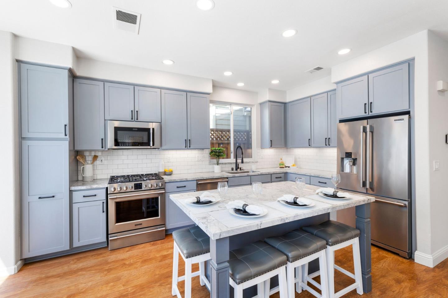 Detail Gallery Image 10 of 33 For 4681 La Crescent Loop, San Jose,  CA 95136 - 4 Beds | 2/1 Baths