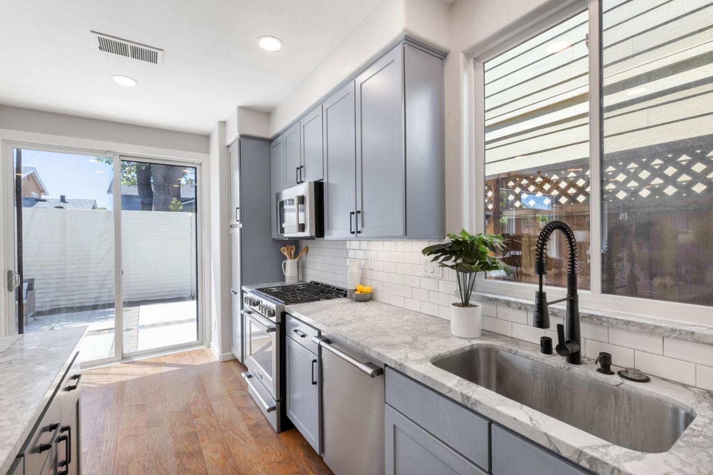 Detail Gallery Image 12 of 33 For 4681 La Crescent Loop, San Jose,  CA 95136 - 4 Beds | 2/1 Baths